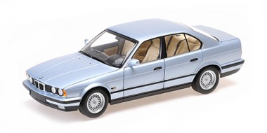 Minichamps 100024007 BMW 535i Lim. hell-blau-met. (1988) 