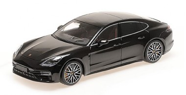 Minichamps 113061076 Porsche Panamera Turbo S schwarz (2020) 