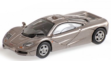Minichamps 870133824 McLaren F1 grau-met. (1993) 