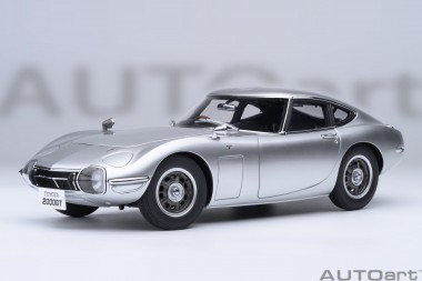 AUTOart 79548 Toyota 2000GT silber (1967) 