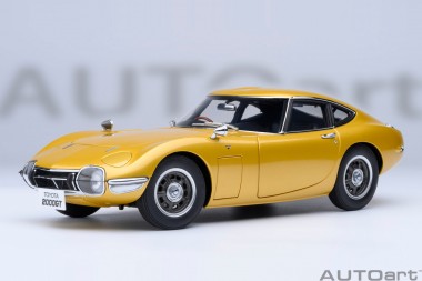 AUTOart 79549 Toyota 2000GT gold (1967) 