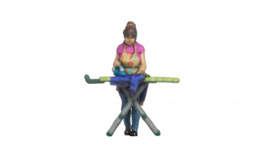 Noch 10425 Frau bügelt 