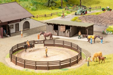 Noch 66717 micro-motion Reitplatz mit Pferde-Boxen 