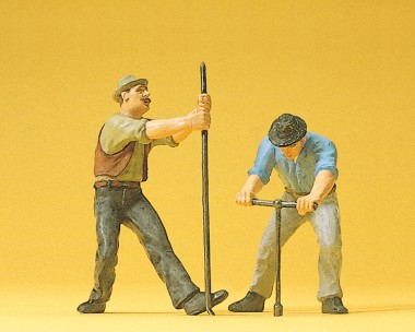 Preiser 45009 2 Gleisbauarbeiter mit T-Schlüssel 