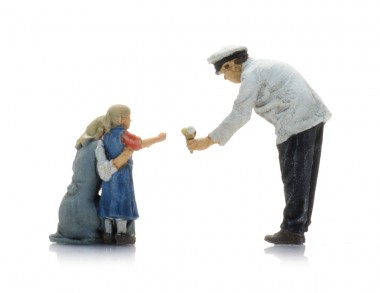 Artitec 5120025 Eisverkäufer mit Mutter und Kind 