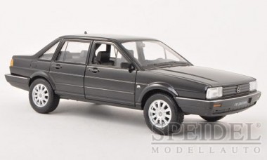 Welly WEL24036sw VW Santana schwarz 