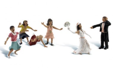 Woodland WA1932 HO Wedding Bouquet Toss 