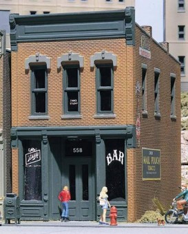 DPM DPM10100 Kelly's Saloon 