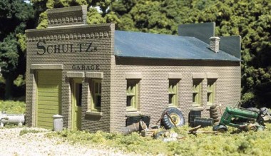 DPM DPM20100 Schultz's Garage 