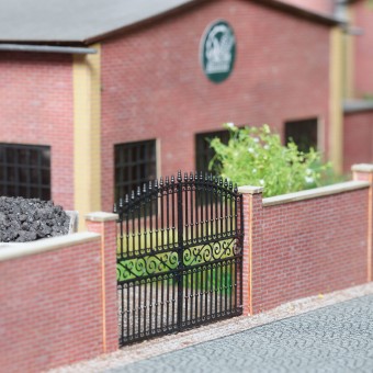 Busch 1125 Ziegelmauer mit Tor 