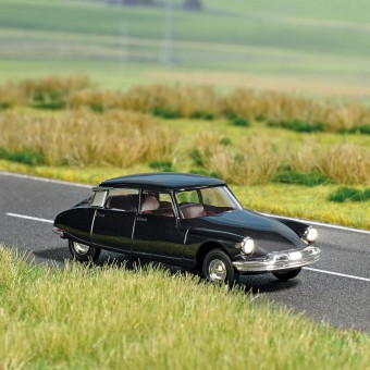 Busch 5665 Fahrzeug m.Beleuchtung: Citroen DS19 