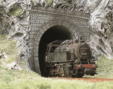 Busch 7025 Dampflok Tunnelportale 