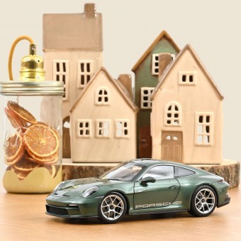 Norev 187472 Porsche 911 S/T green-met (2023) 