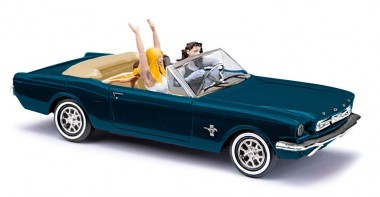 Busch Autos 47528 Ford Mustang Cabrio m.Figuren 