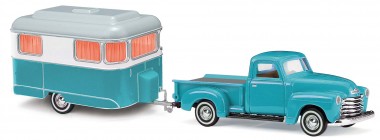 Busch Autos 48243 Chevrolet Pick-up mit Nagetusch-Wohnwg. 