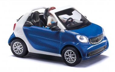 Busch Autos 50779 Smart Fortwo Cabrio Fahrerin und Kinders 