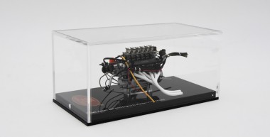 CMC M-260 Ferrari 250 GTO Motor mit Vitrine  