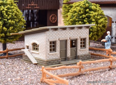 Vollmer 47709 Stall mit Zaun 