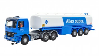 Viessmann 8033 CarMotion: MB Actros Tank-SZ ARAL 