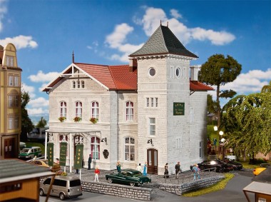 Faller 130458 Hotel mit Gourmetrestaurant 
