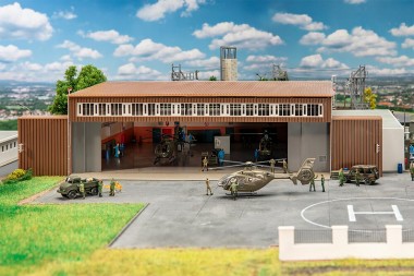 Faller 144111 Hangar mit Hubschrauber 
