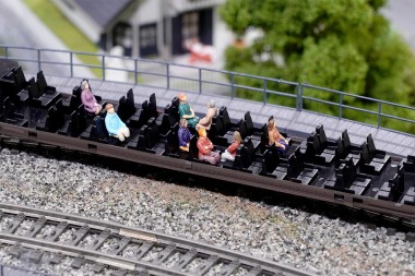 Faller 151685 Sitzende Personen, ohne Beine 