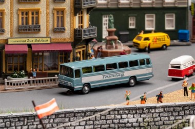 Faller 162040 MB O302 Touring (WIKING) 