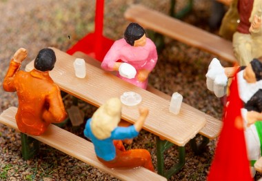 Faller 180995 60 Bierkrüge und 40 Aschenbecher 