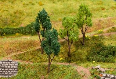 Faller 181379 4 Bäume, sortiert 