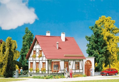 Faller 232215 Fachwerkhaus mit Garage 