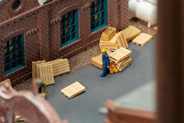 Faller 272920 Hubwagen mit Paletten 