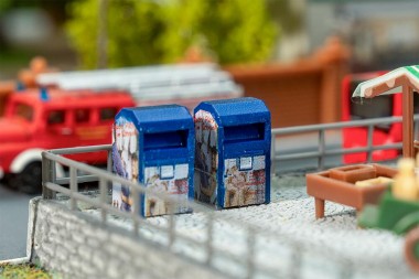 Faller 272927 2 Altkleidercontainer 