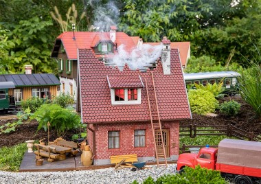 Faller 331091 Brennendes Klinkerhaus 