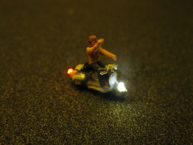 Schönwitz 50138 Motorroller Roller mit LED Beleuchtung  