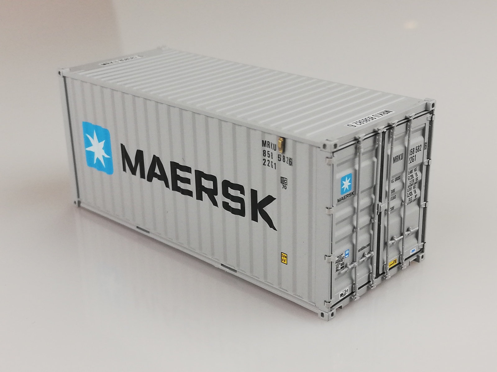 PT Trains PT820003.1 20'DV MAERSK (MRKU8585826)